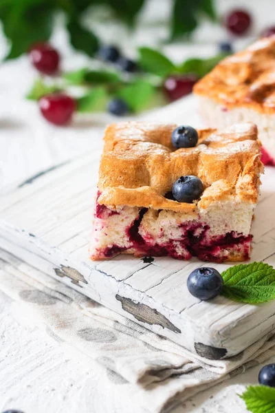 Gelees mit frischen saisonalen Beeren — Stockfoto