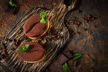 Çikolata ve kahve çekirdeği kek