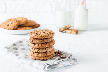 Çikolata ile klasik yulaf ezmesi çerezleri