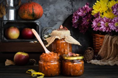 Kabak, limon ve kayısı çekirdeği reçeli.