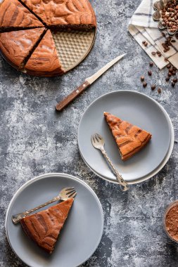 Çikolatalı vanilyalı kek turtası. Tatlı hamur işleri.