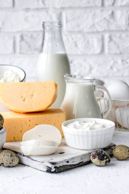 Çeşitli tarım ürünleri. Çeşitli süt ürünleri ve süt ürünleri