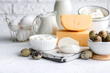 Çeşitli tarım ürünleri. Çeşitli süt ürünleri ve süt ürünleri