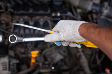 anahtar tamir araba motoru ile mekanik erkekler
