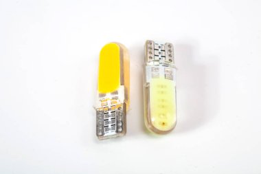 Araç lambaları için ampuller.