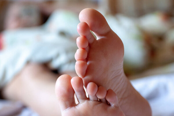 Men's toes, healthy toe nails