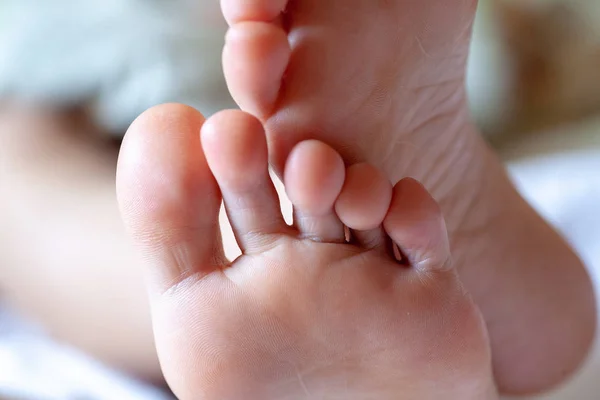 Dedos de los hombres, uñas de los pies saludables —  Fotos de Stock