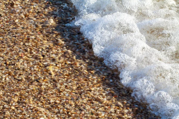 Guijarros de mar de granito de color en la playa — Foto de Stock