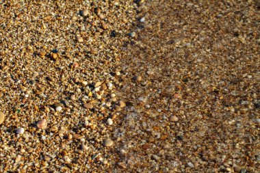 sahilde deniz çakıl renkli granit