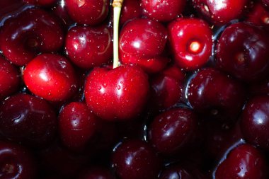 Akşam yemeği peçetesi ve yaz havlusu için harika, olgun, kırmızı, tatlı, yakın plan.