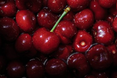 Akşam yemeği peçetesi ve yaz havlusu için harika, olgun, kırmızı, tatlı, yakın plan.