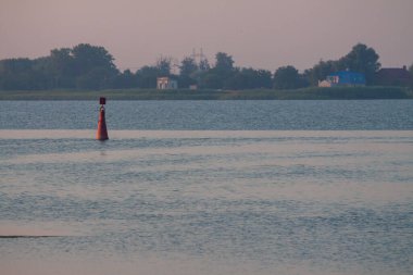 Sabah erkenden nehirde