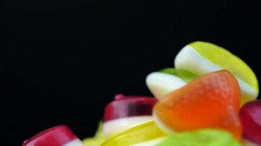 Döndür görüntüleri parlak lezzetli renkli marmelat jöle şekerler