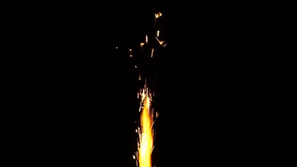 孤立在黑色背景上的烟火 — 图库视频影像