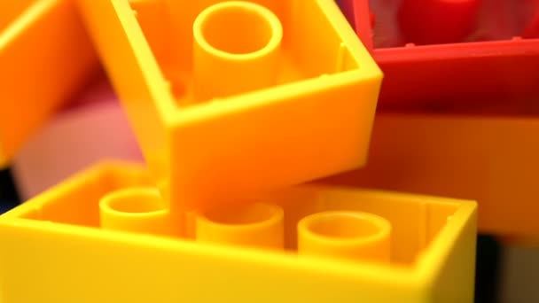 Movimento de filmagem construtor plástico colorido girar textura de fundo . — Vídeo de Stock