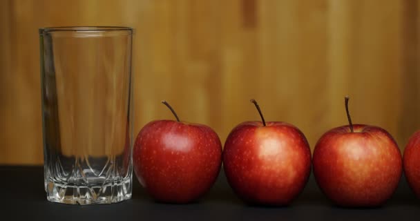 Concept stop motion animatie apple en SAP. — Stockvideo