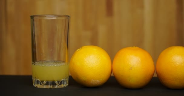 Zatrzymanie ruchu animacji pomarańczowy i sok. — Wideo stockowe