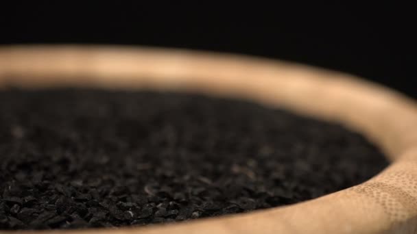 Cumin noir ou tas de cumin carvi tournant — Video