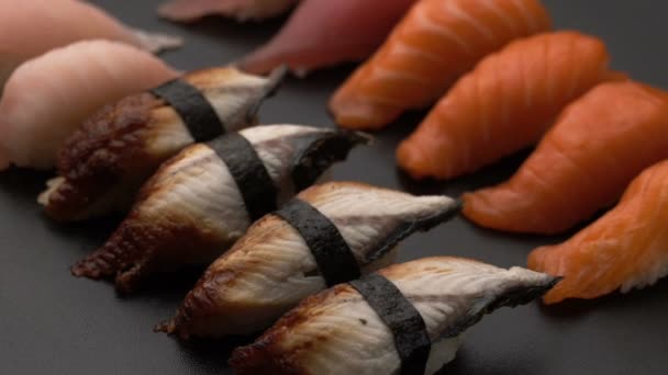 Girar fundo de comida sushi fresco — Vídeo de Stock