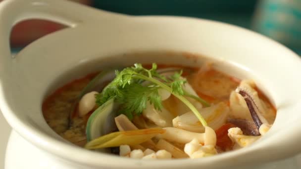 Tom Yum rotate food background. — Stock Video