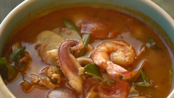 Tom yum rotieren Lebensmittel Hintergrund. — Stockvideo