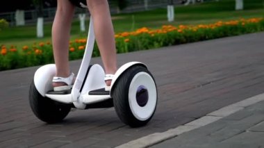Kız binmek üzerinde akıllı Gyro scooter