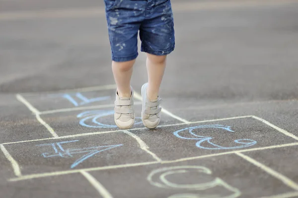 Closeup Little Boy Legs Hopscotch Drawn Asphalt Child Playing Hopscotch — Stock Photo, Image