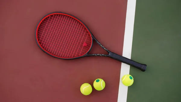 Tennis Racket Balls Green Red Background Sport Equipment — Stock Photo, Image