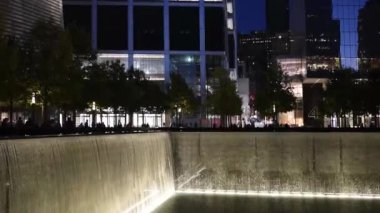 New York, ABD - 20 Ekim 2018: Yansıtan havuzda yeni Yorks 9/11 anma töreninde Ground Zero