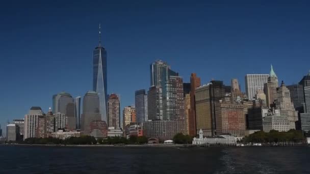 Panorama Slavných Mrakodrapů Manhattanu East River Voda Turné Ostrově Svobody — Stock video