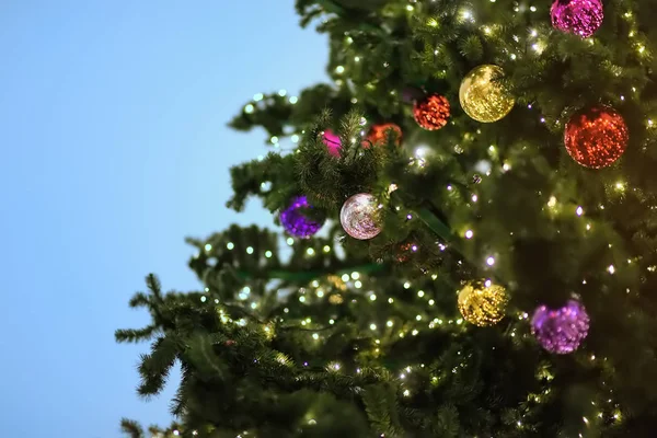 Açık Havada Büyük Noel Ağacı Büyük Şehirde Geleneksel Noel Pazar — Stok fotoğraf