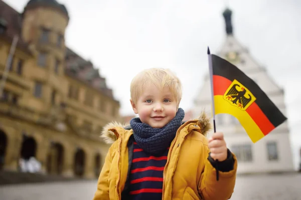 Mały Chłopiec Niemiecką Banderą Placu Rothenburg Der Tauber Małe Miasto — Zdjęcie stockowe