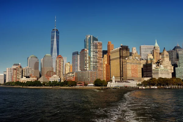 Skyline Com Arranha Céus Famosos Manhattan East River Passeio Aquático — Fotografia de Stock