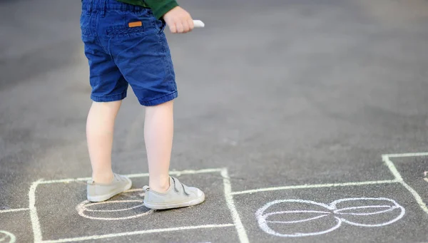 Closeup Little Boy Legs Hopscotch Drawn Asphalt Child Playing Hopscotch — Stock Photo, Image