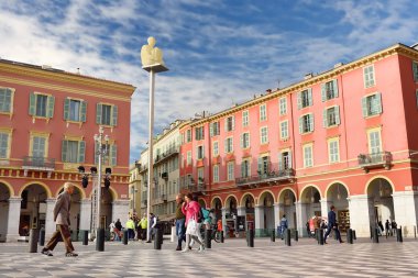 Nice, Fransa, 14 Aralık 2018: Döşeme, 's satranç Cote d'Azur Massena Square, insanlar yürüyüş