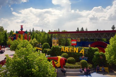 Gunzburg, Almanya - 15 Mayıs 2018: Panorama Legoland Deutschland, güneşli bir gün. Yukarıdan görüntüleyin. Turizm ve seyahat aile ile çocuk için.