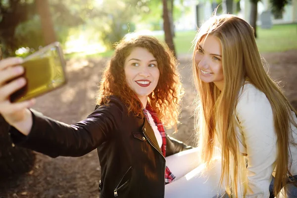 Two Beautiful Young Women Take Selfie Sunny Park Girlfriends Communication — Stock Photo, Image