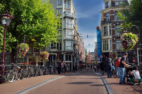 Amsterdam Netherlands September 2018 Traditional View Street Amsterdam Crowd People — Stock Photo, Image