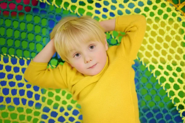 Happy little boy having fun in amusement in play center. Child playing on indoor playground. — Stock Photo, Image