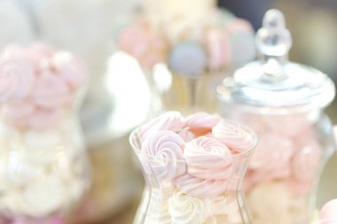 Cam kavanozda lezzetli fantezi meyve pastiller