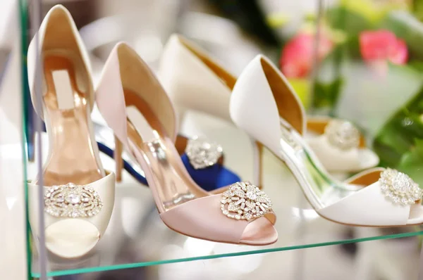 Elegant bridal or ballroom dance shoes. Bridal shopping. — Stock Photo, Image