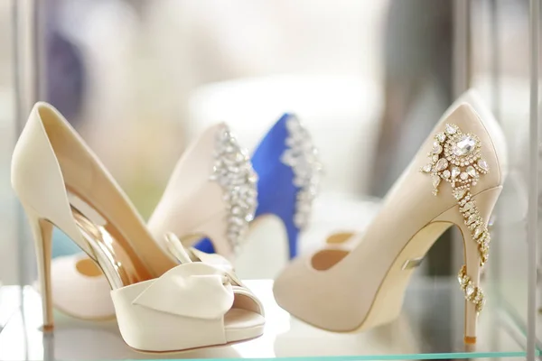 Elegant bridal or ballroom dance shoes. Bridal shopping. — Stock Photo, Image