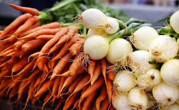 Čerstvá Zdravá Organická Mrkev Cibule Zemědělském Trhu Newyorském Farmáře Detailní — Stock fotografie