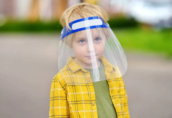 Cute Preschooler Child Wearing Face Shield Walking Street City Coronavirus — Stock Photo, Image