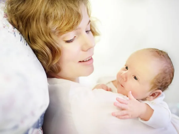 Mother Holding Her Tiny Newborn Baby Woman Enjoy Her First — Stock Photo, Image