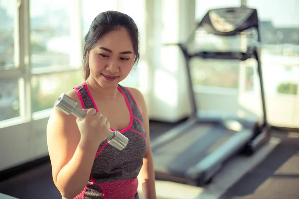 Jovem Asiático Mulher Exercitar Com Halteres — Fotografia de Stock