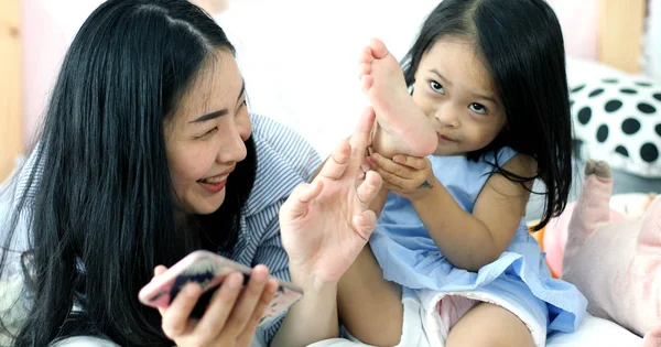Asian Mother Daughter Playing Toy House — Stock Photo, Image