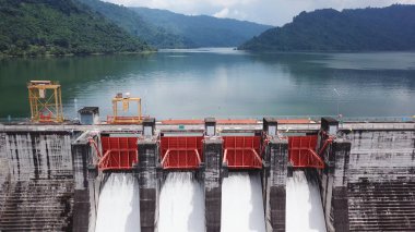 Khun Dan Prakan Chon Barajı Nakhon Nayok, Tayland için havadan görünümü