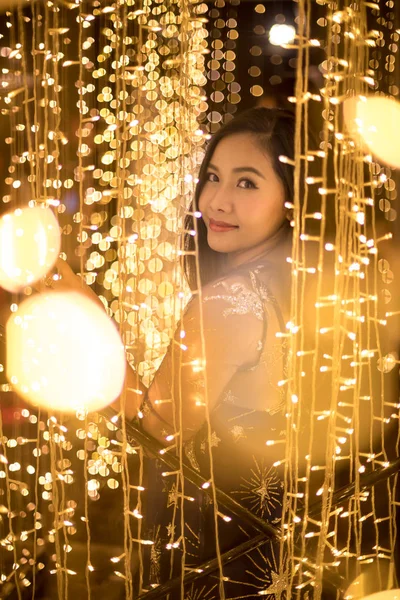Retrato Mujer Asiática Solitaria Aire Libre Noche —  Fotos de Stock