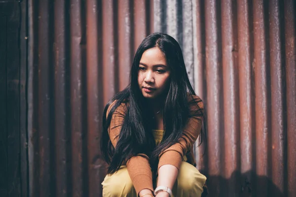 Außenporträt Einer Traurigen Asiatischen Teenager Mädchen — Stockfoto